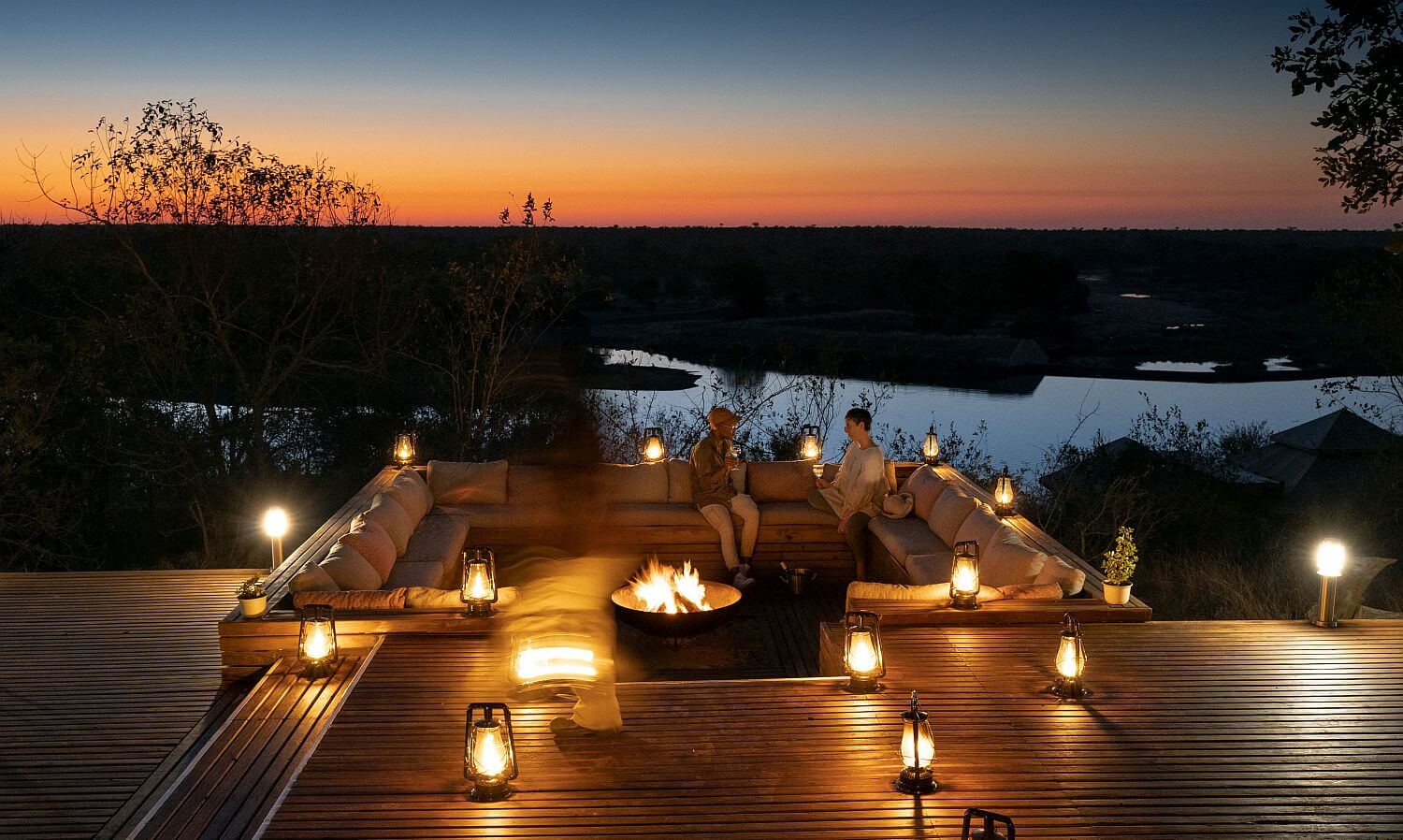 Simbavati-Hilltop-Lodge-firepit-romantic-1312-1500